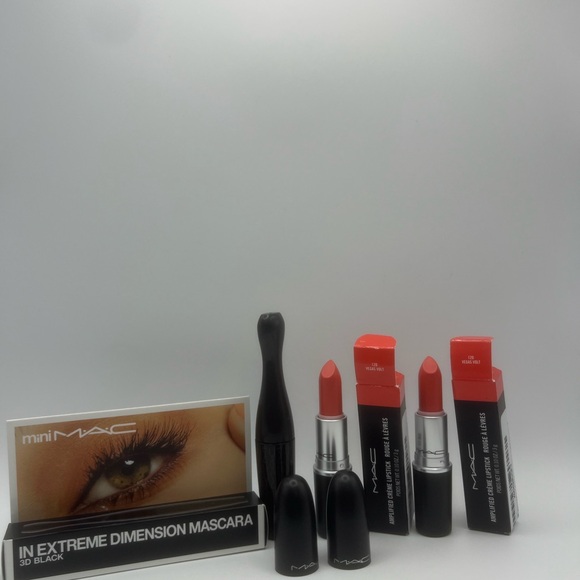 MAC mini Mascara and Lipsticks Collection- 120 Vegas Volt and 3D Black - Picture 1 of 8